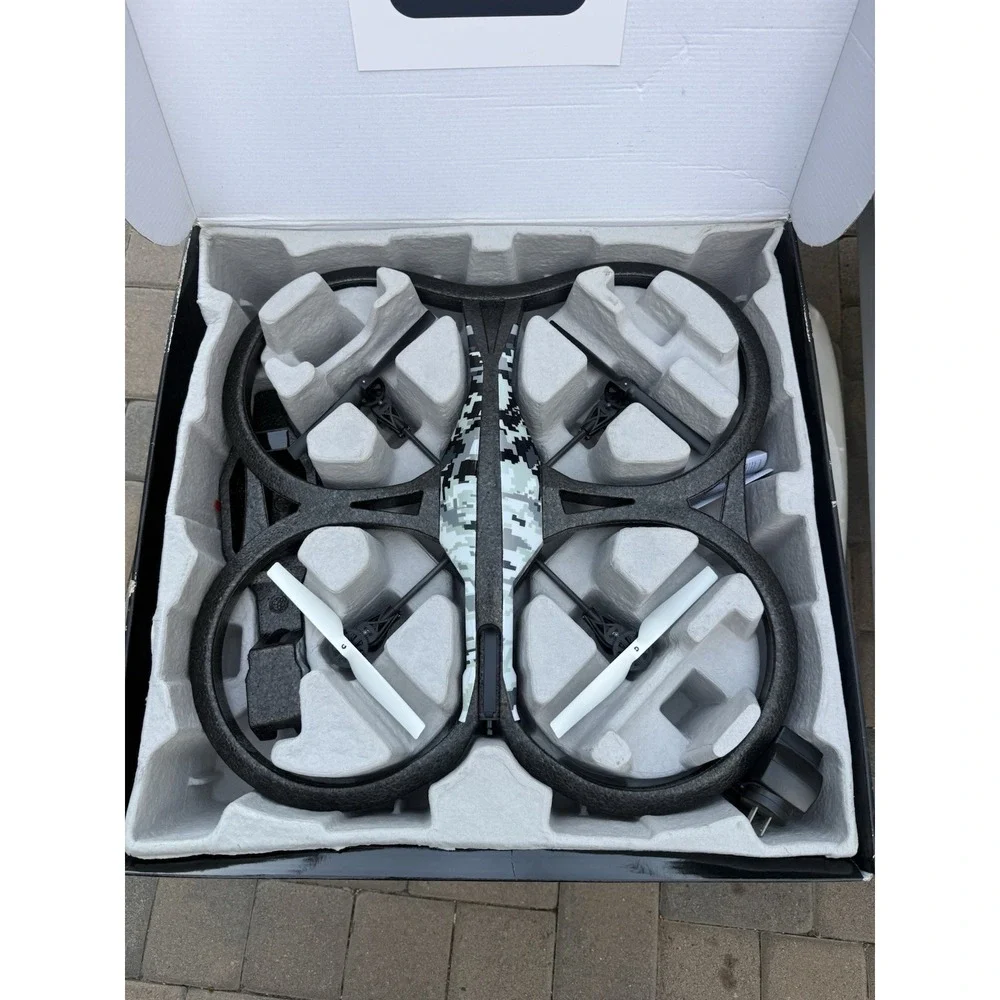 Parrot AR Drone 2.0 Power Edition /Looks Unused